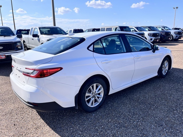 2025 Toyota Camry LE photo 4