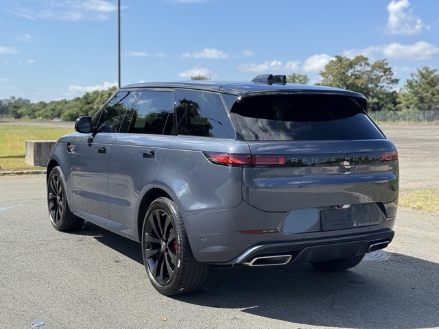 2025 Land Rover Range Rover Sport SE photo 3