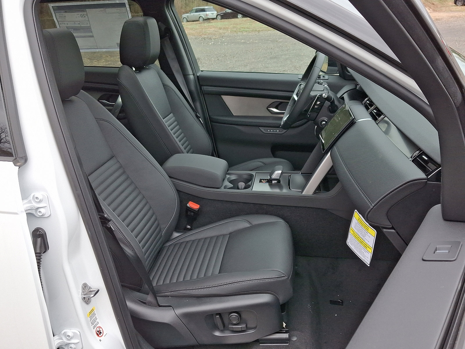 2025 Land Rover Discovery Sport Dynamic SE photo 12