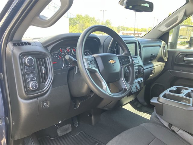 2021 Chevrolet Silverado 2500HD Custom photo 2