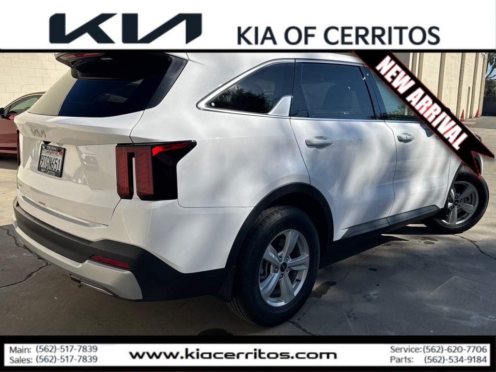 2025 Kia Sorento LX photo 3
