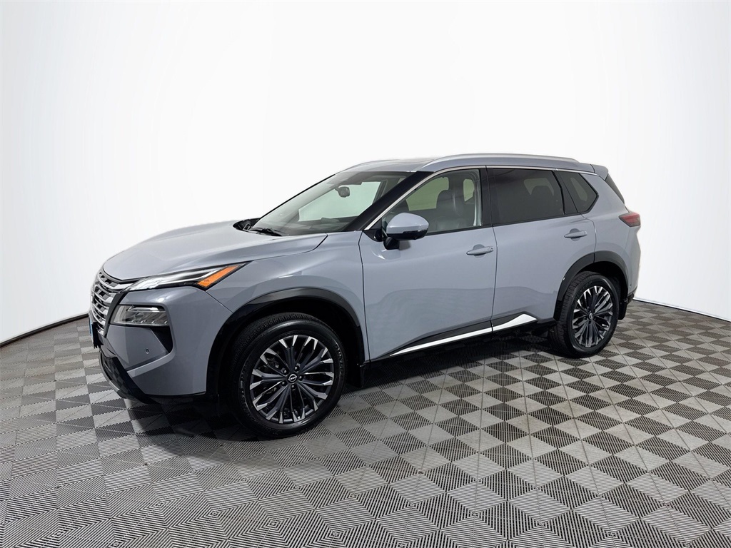 2024 Nissan Rogue Platinum photo 2