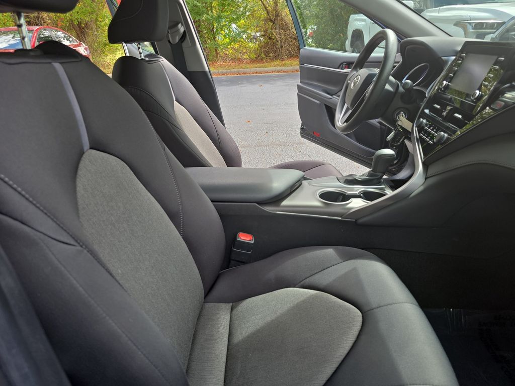 2021 Toyota Camry LE photo 10