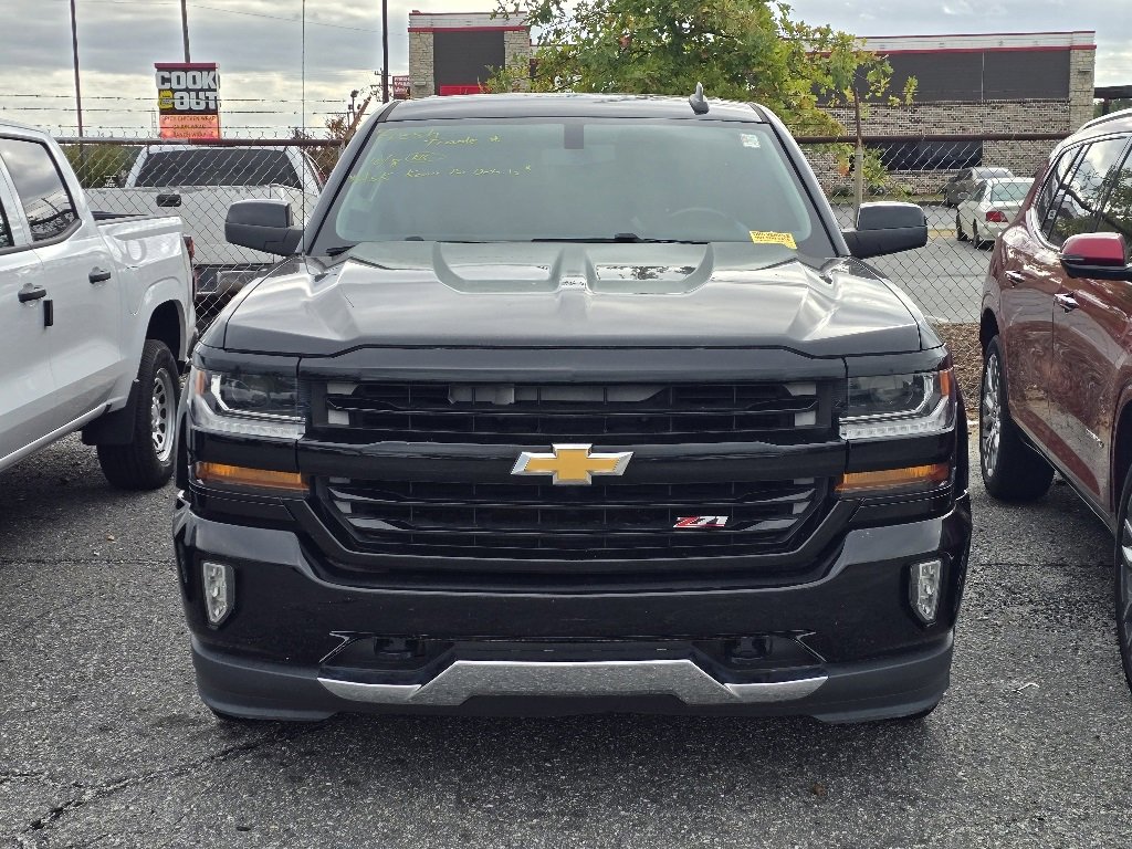 2017 Chevrolet Silverado 1500 LT photo 3