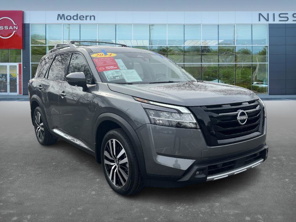 2024 Nissan Pathfinder Platinum photo 3