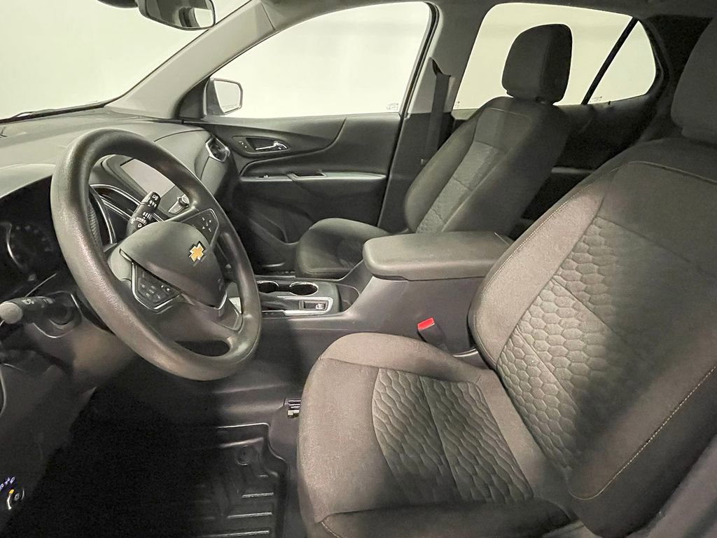 2020 Chevrolet Equinox LT photo 2