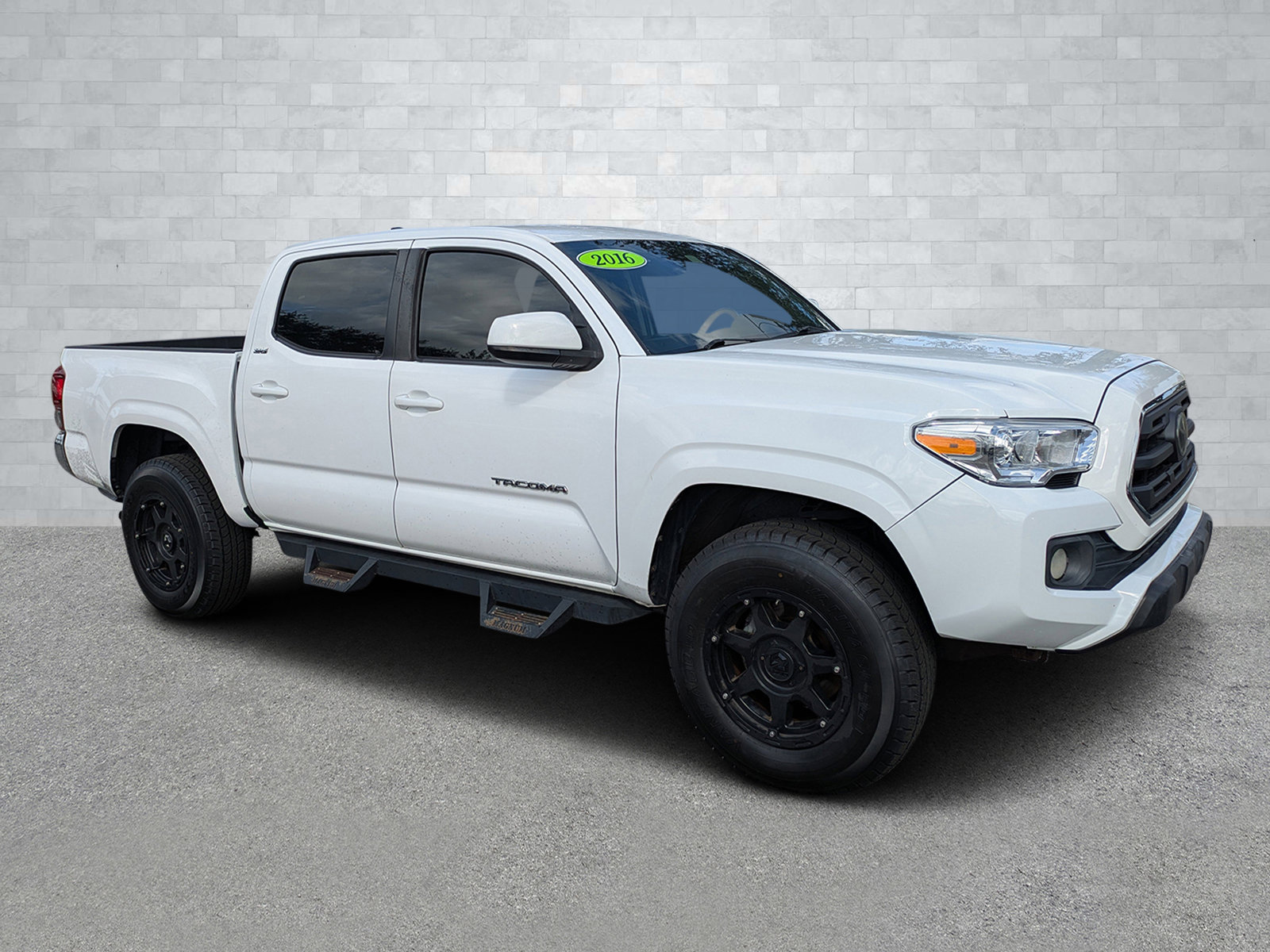 2019 Toyota Tacoma SR5's photo