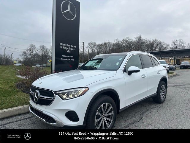 2026 Mercedes-Benz GLC Base's photo