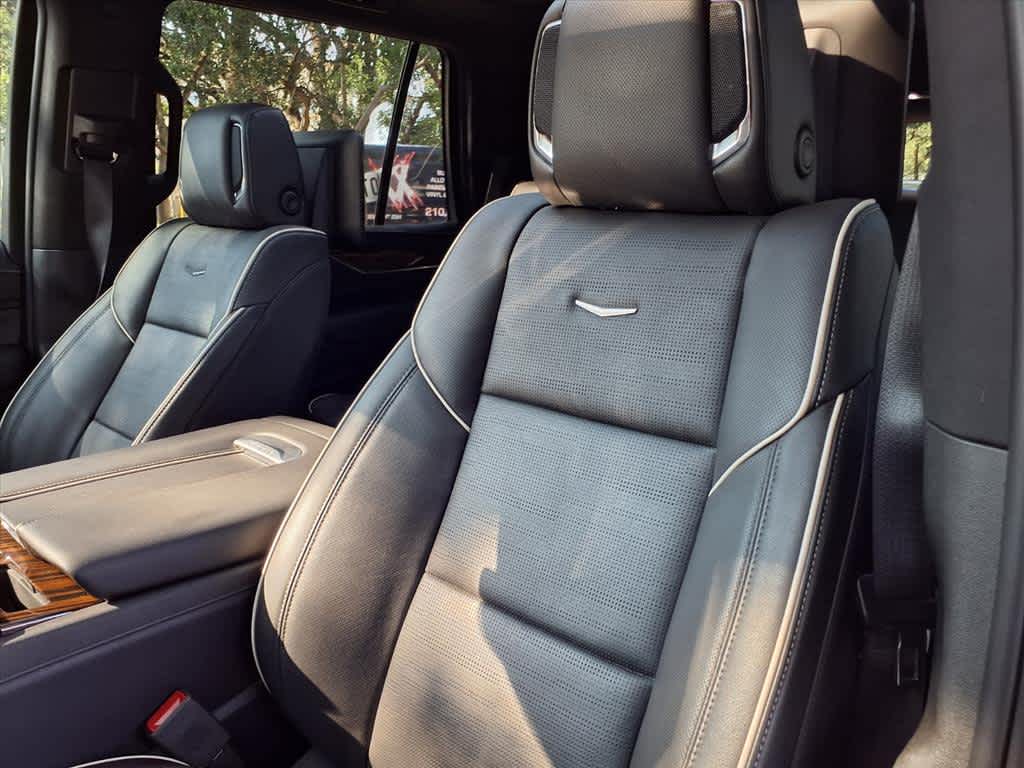 2023 Cadillac Escalade Premium Luxury photo 11