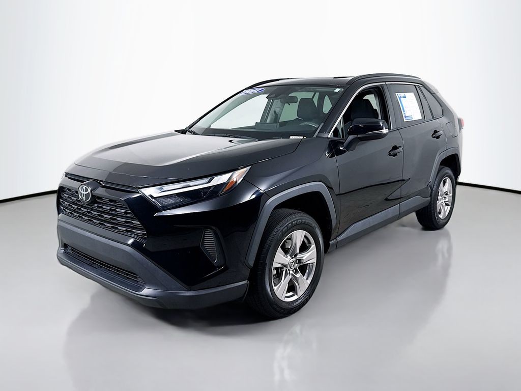 2022 Toyota RAV4 XLE photo 5