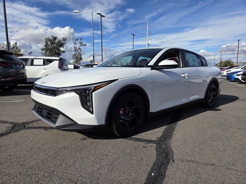 2025 Kia K4 EX's photo