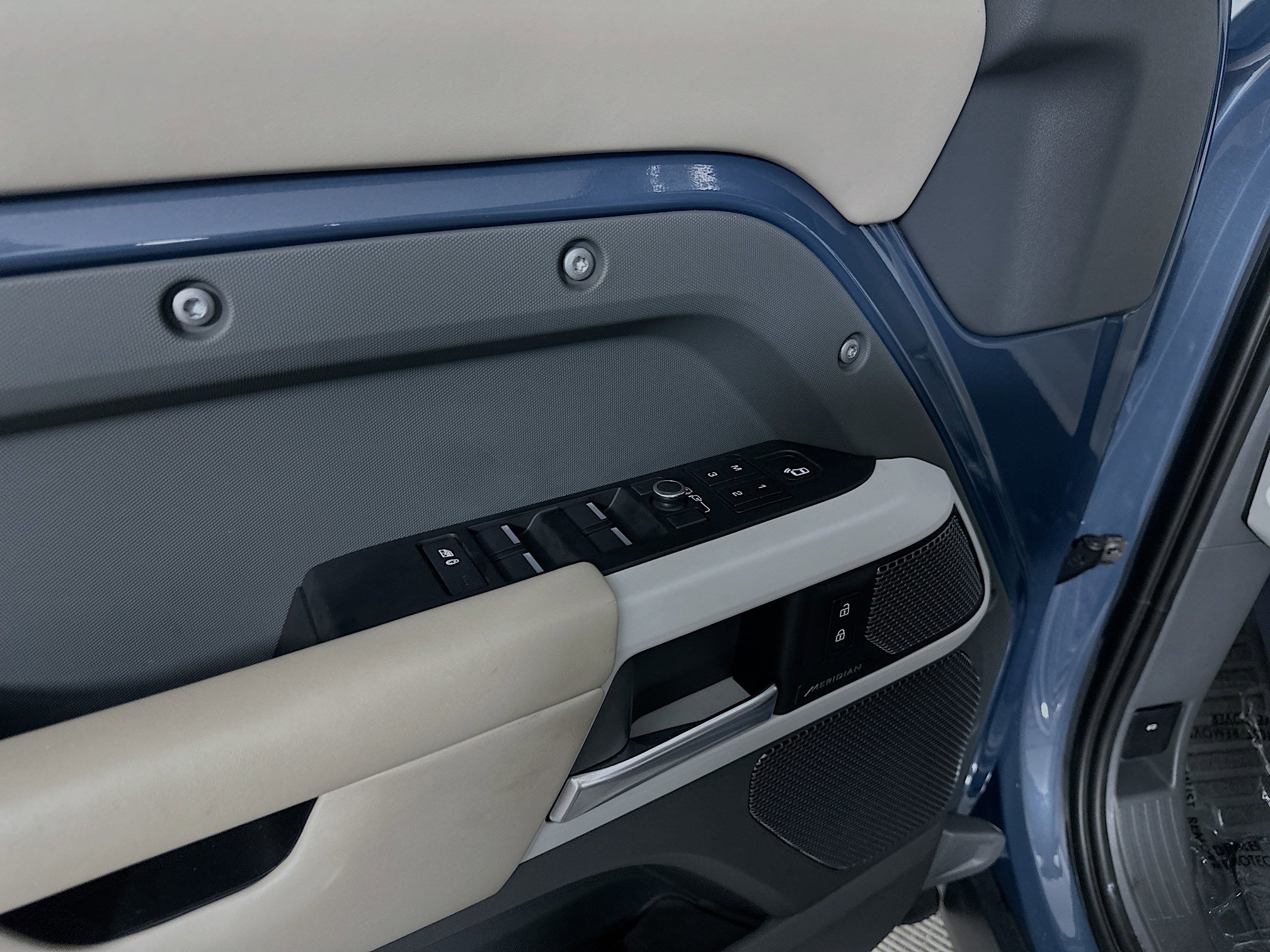 2021 Land Rover Defender X-Dynamic HSE photo 14