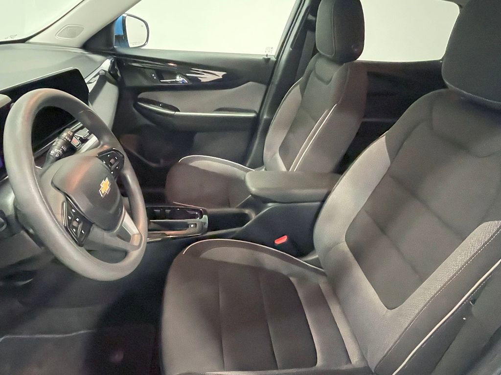 2024 Chevrolet Trailblazer LT photo 2