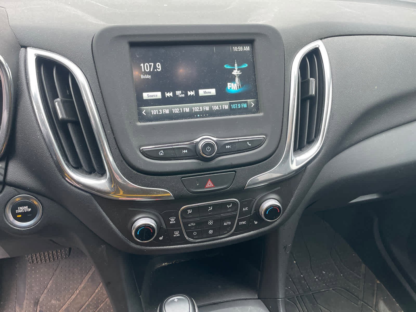 2018 Chevrolet Equinox LT photo 4