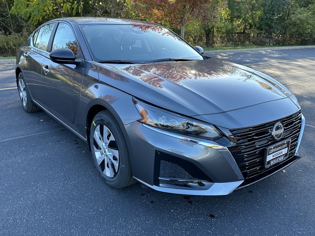 2025 Nissan Altima S photo 2