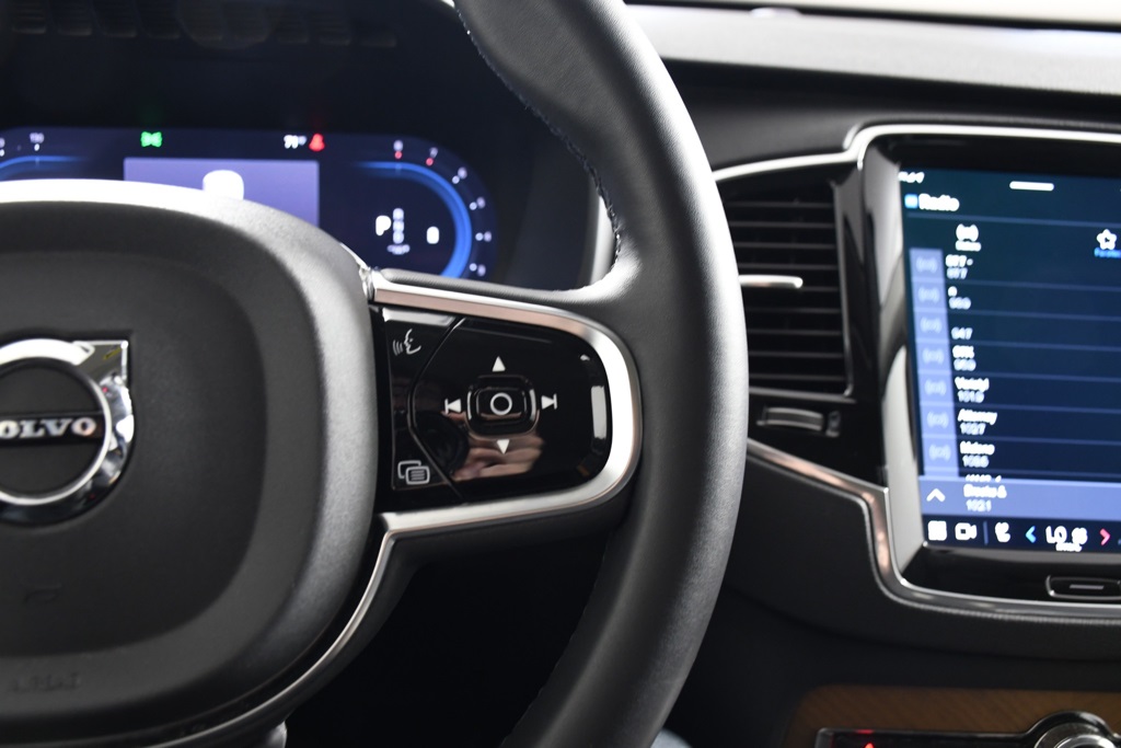 2024 Volvo XC90 B5 Plus photo 26