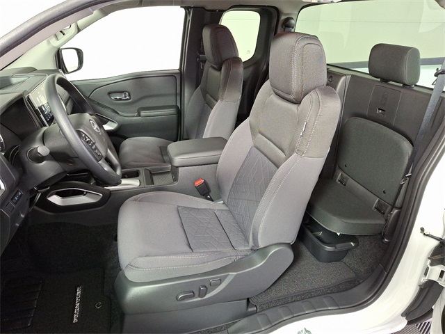 2025 Nissan Frontier SV photo 14