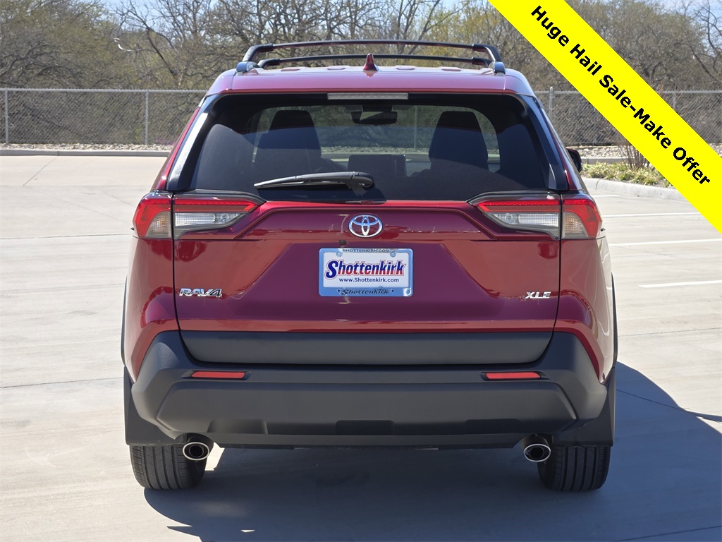 2023 Toyota RAV4 XLE Premium photo 4
