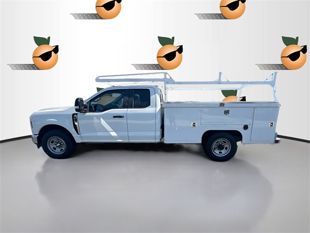 2025 Ford F-350 photo 2