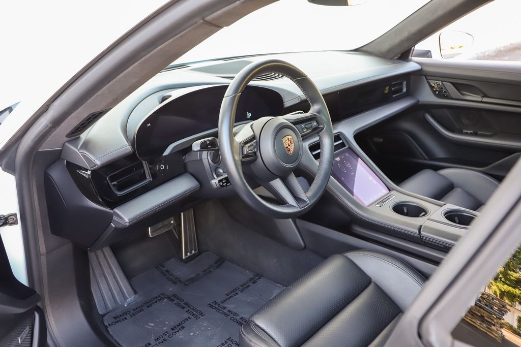 2020 Porsche Taycan Turbo photo 6