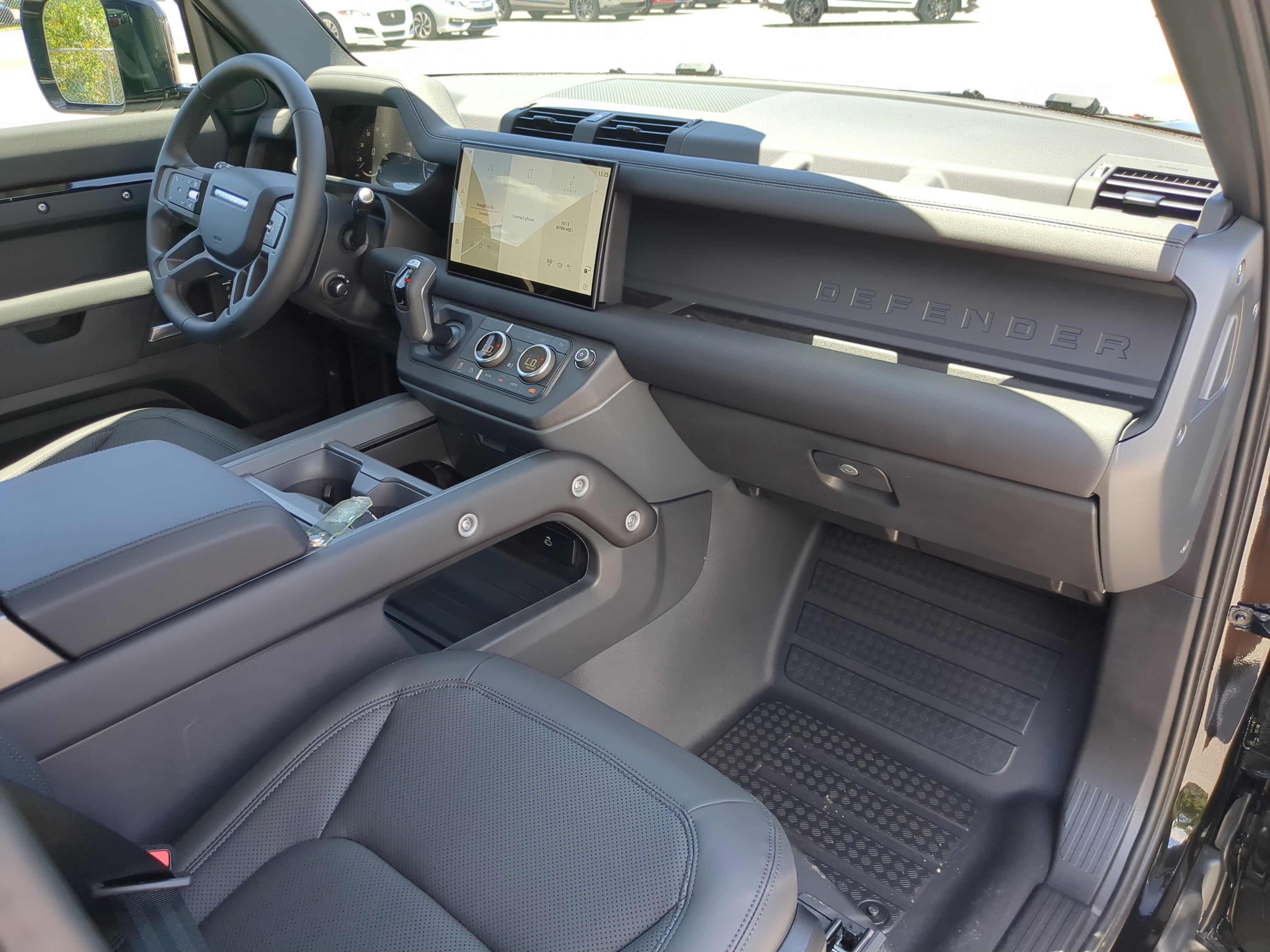 2025 Land Rover Defender 90 S photo 6
