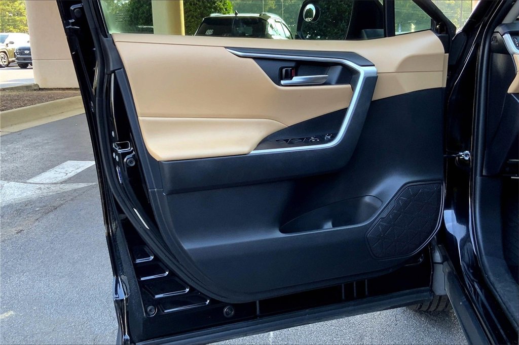 2021 Toyota RAV4 XLE photo 21
