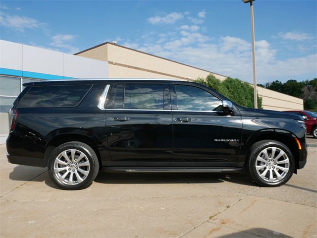 2025 Chevrolet Suburban Premier photo 8