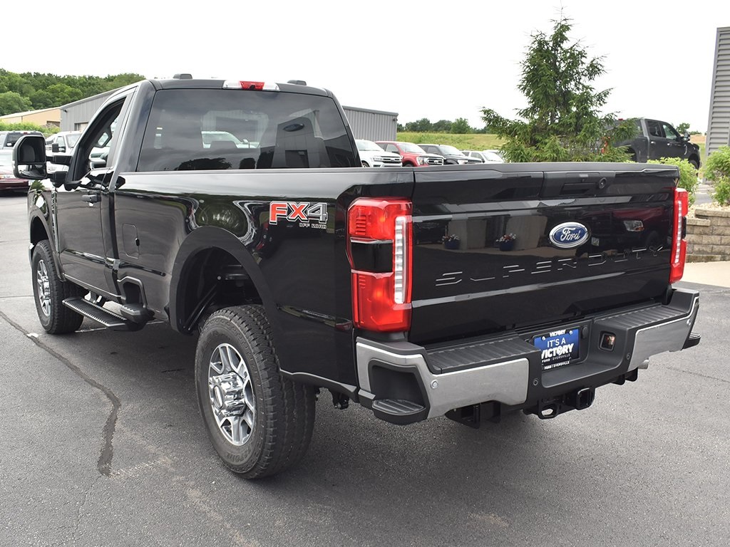 2025 Ford F-350 XLT photo 3