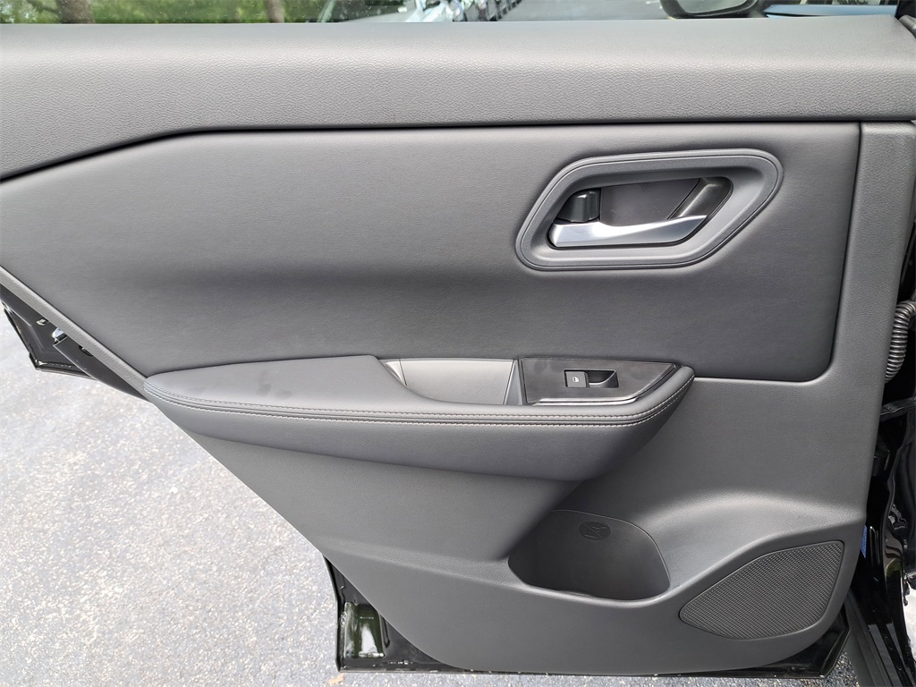 2026 Nissan Rogue SV photo 14