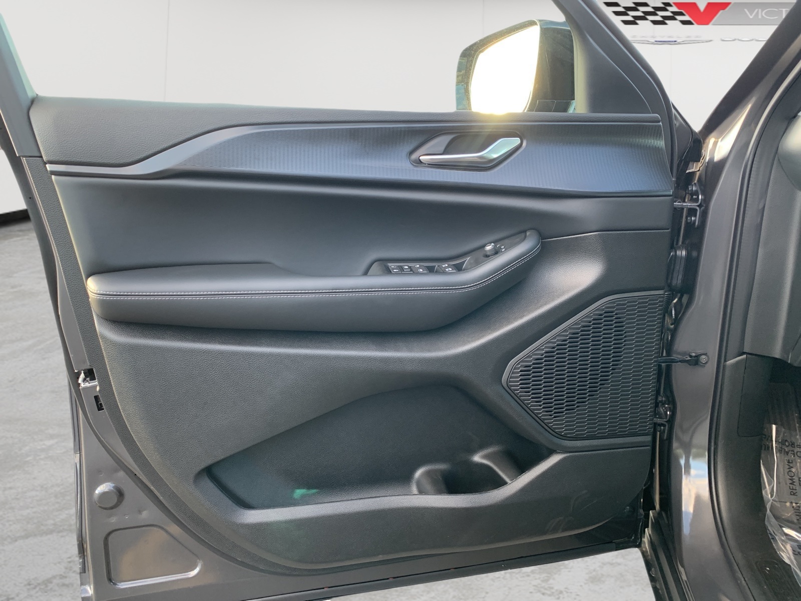 2025 Jeep Grand Cherokee Altitude photo 2