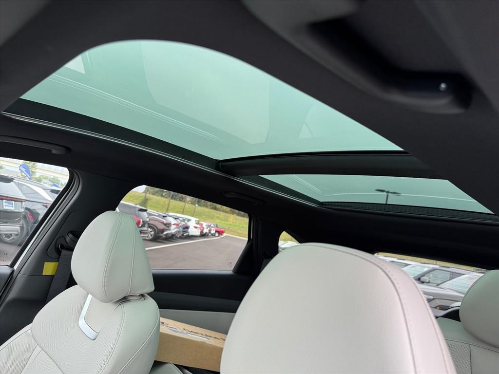 2025 Hyundai Tucson Hybrid Limited photo 2