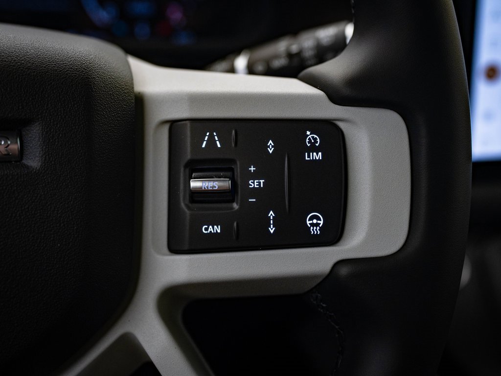 2025 Land Rover Defender 110 X-Dynamic SE photo 23