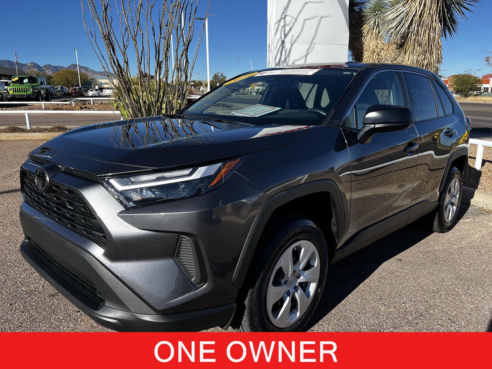 2024 Toyota RAV4 LE's photo