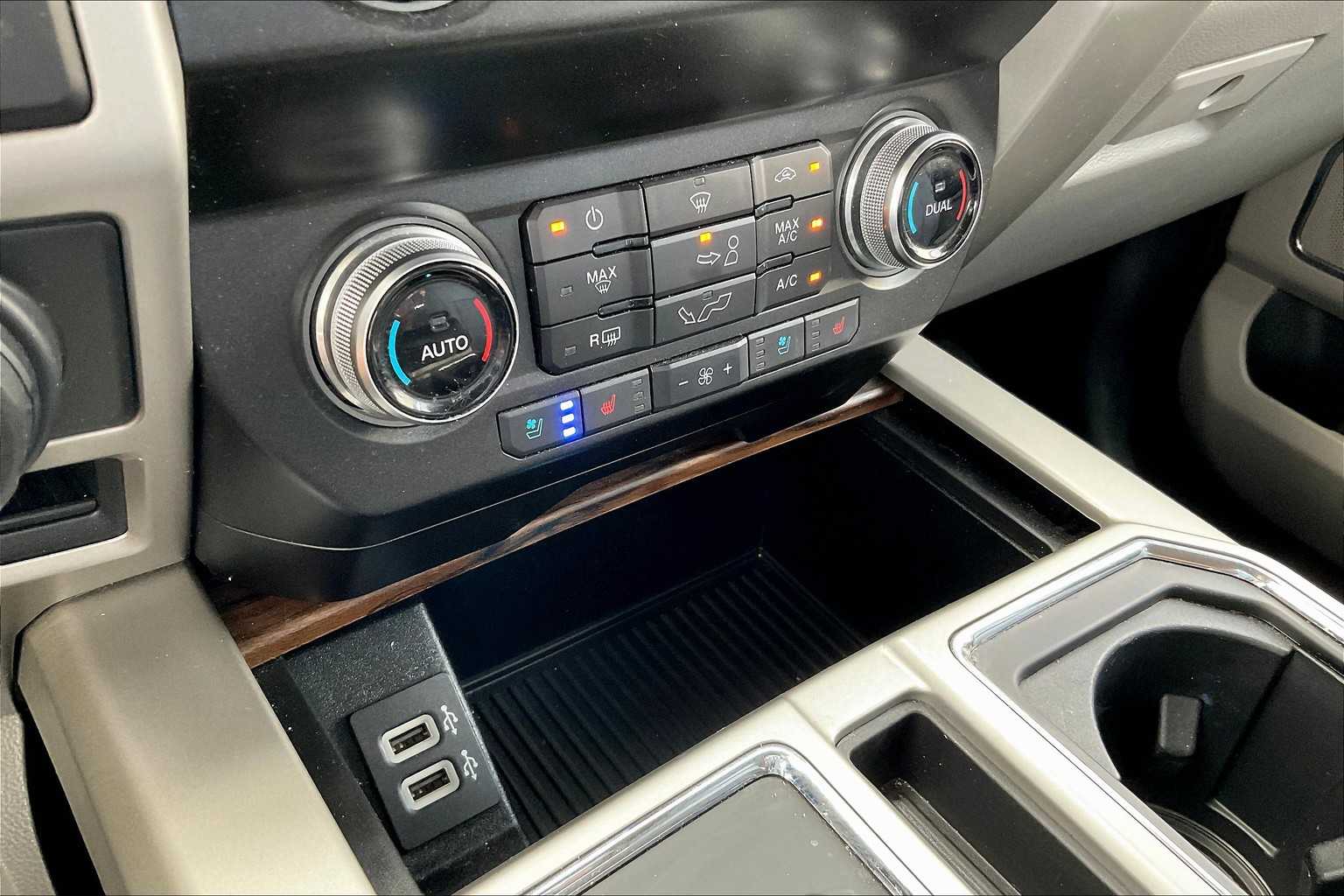 2020 Ford F-150 Lariat photo 32