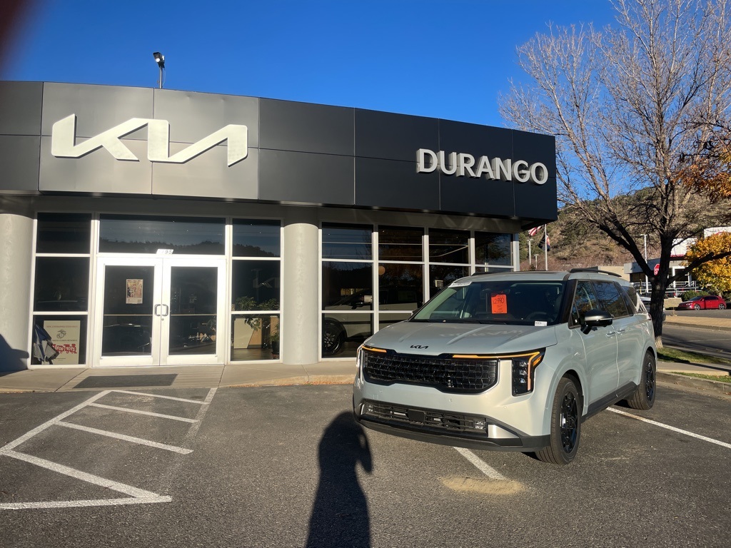 2025 Kia Carnival SX's photo