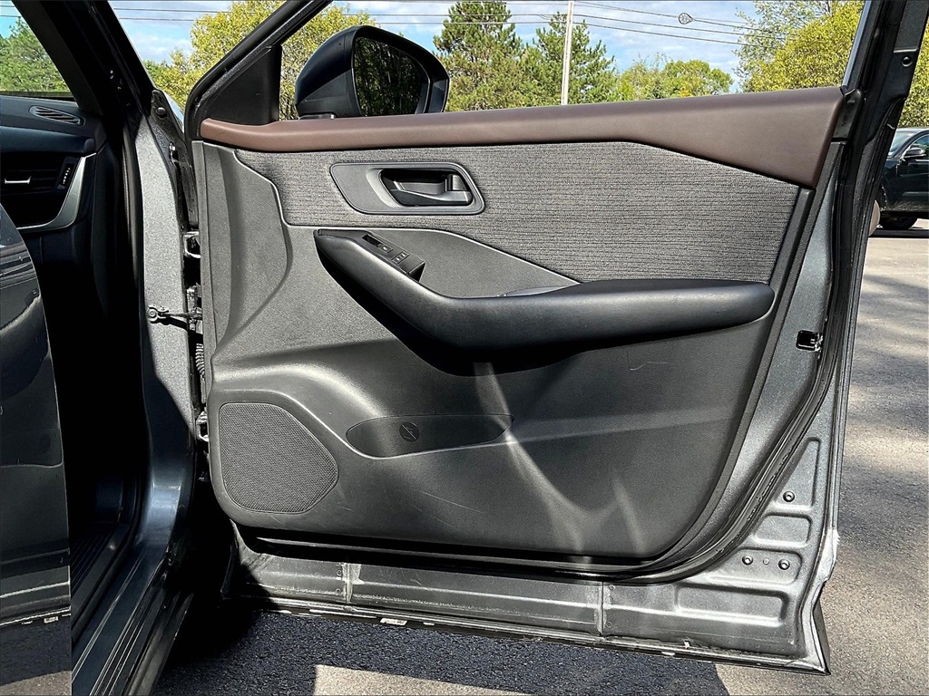 2023 Nissan Rogue S photo 24