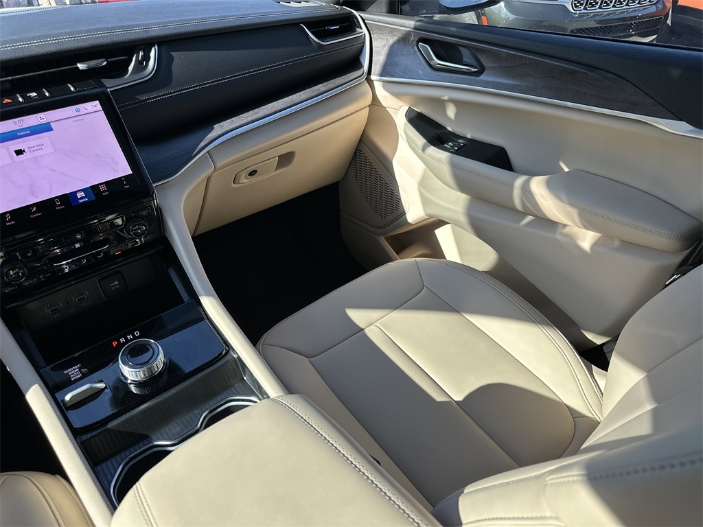 2025 Jeep Grand Cherokee Limited photo 14