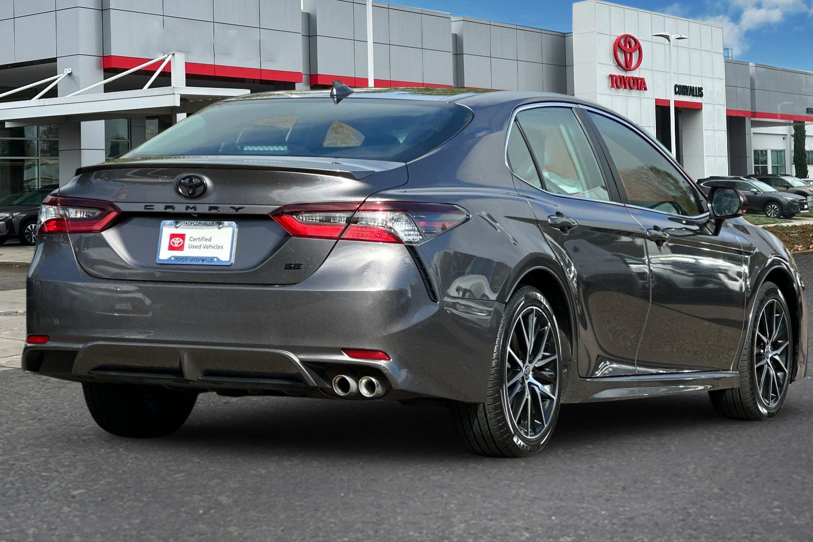 2023 Toyota Camry SE photo 3