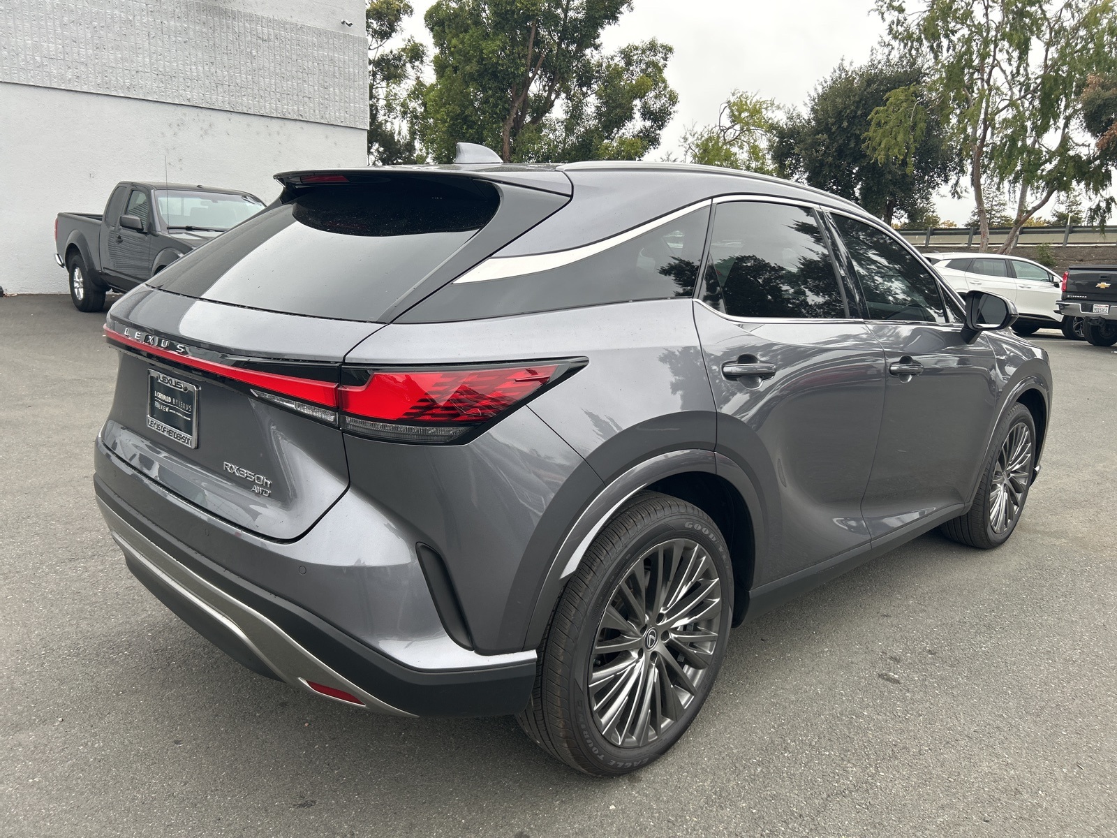 2023 Lexus RX 350h Luxury photo 3