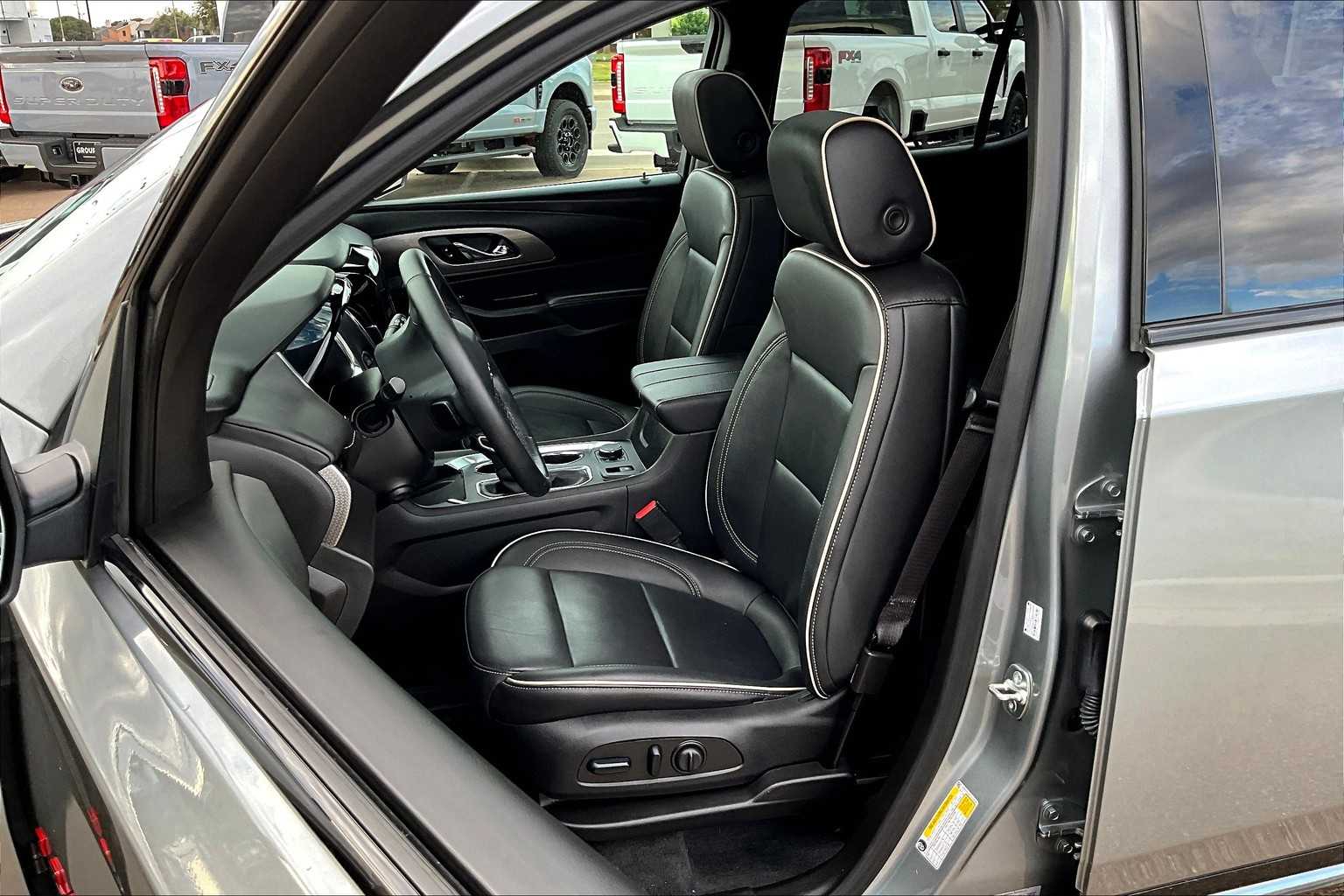 2023 Chevrolet Traverse Premier photo 4
