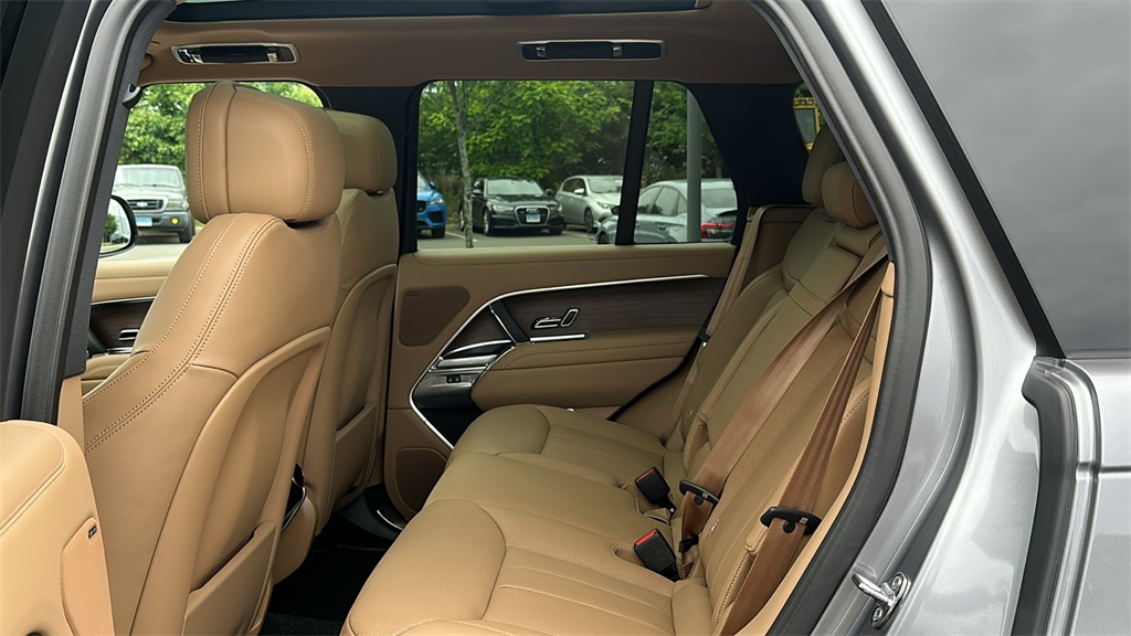 2025 Land Rover Range Rover SE photo 22