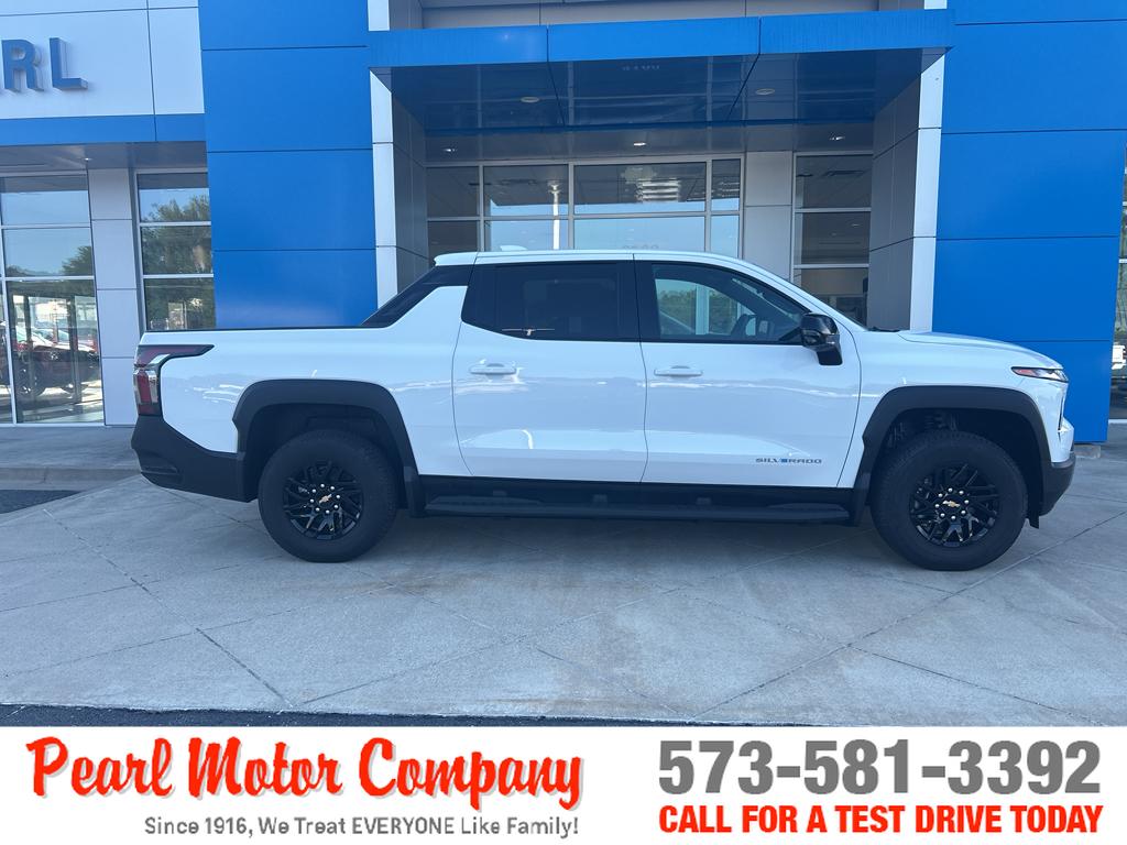 2025 Chevrolet Silverado EV LT photo 3