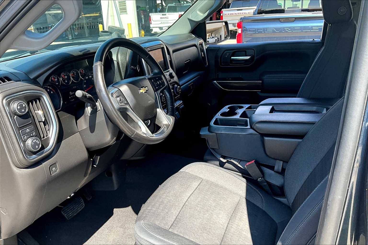 2019 Chevrolet Silverado 1500 LT photo 16
