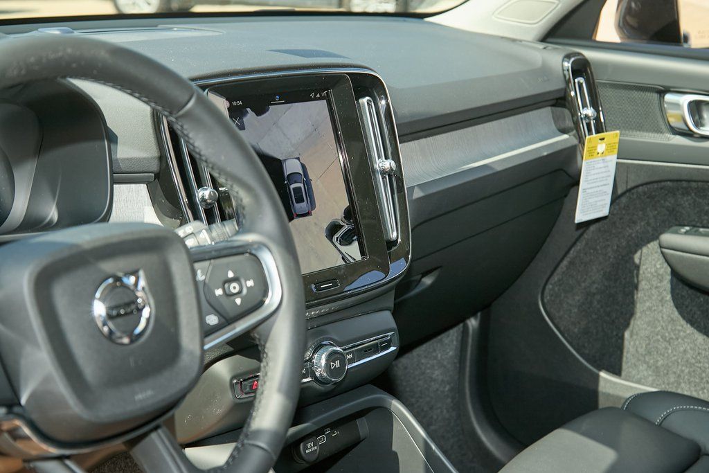 2026 VOLVO XC40 - Image 10