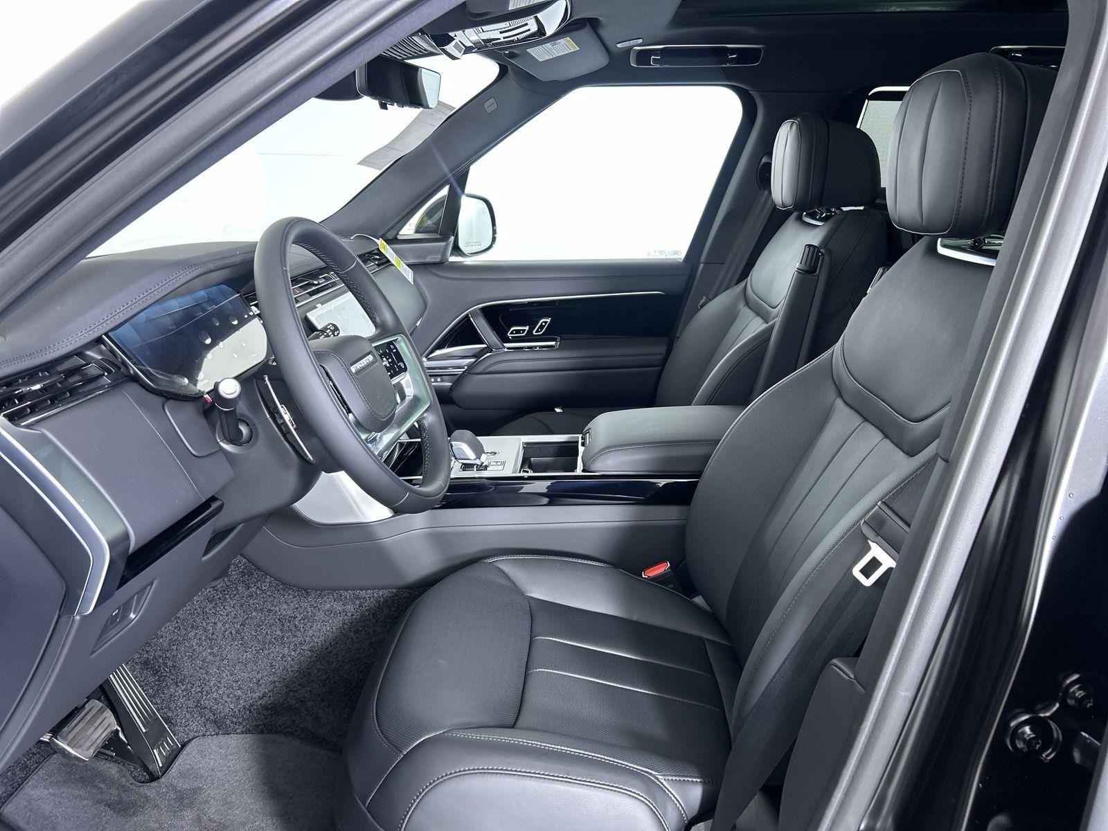2025 Land Rover Range Rover SE photo 19