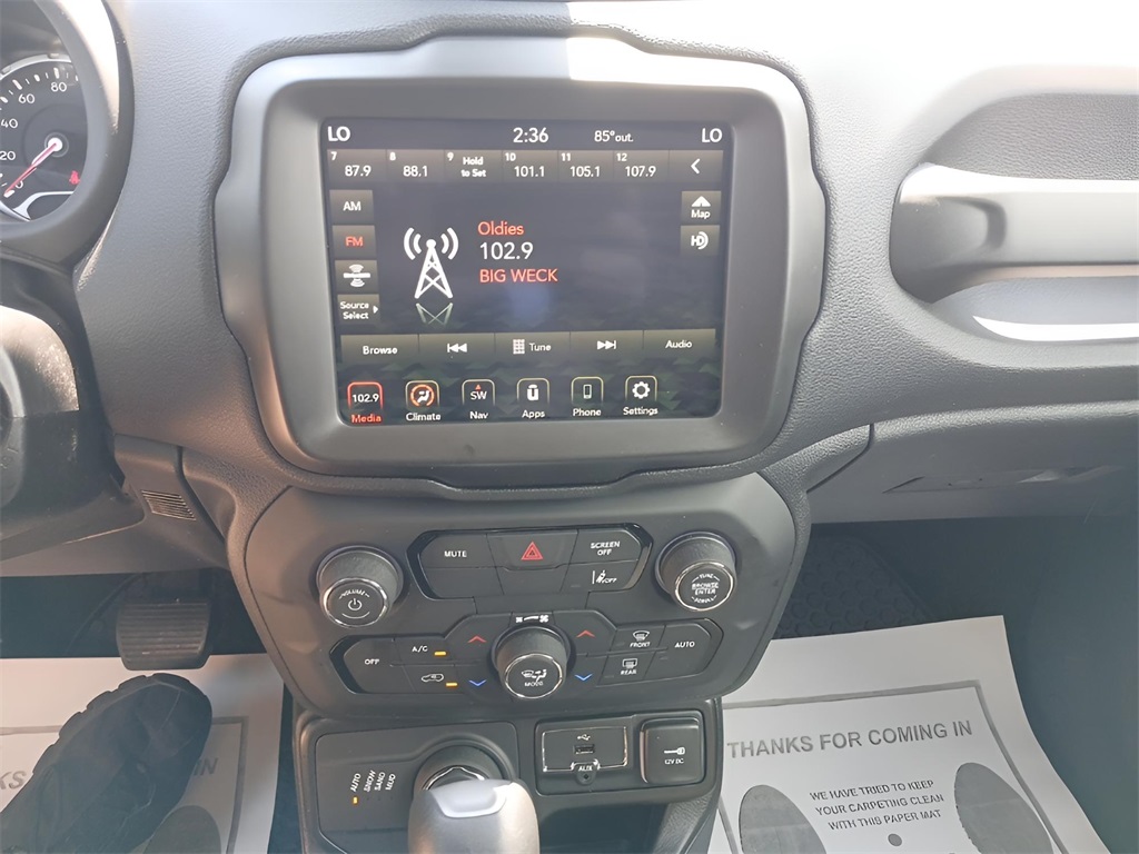 2022 Jeep Renegade Latitude photo 9