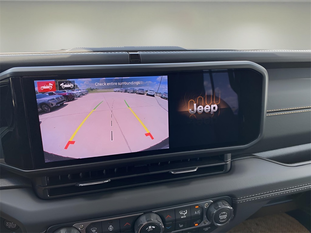 2025 Jeep Wrangler Sahara photo 37
