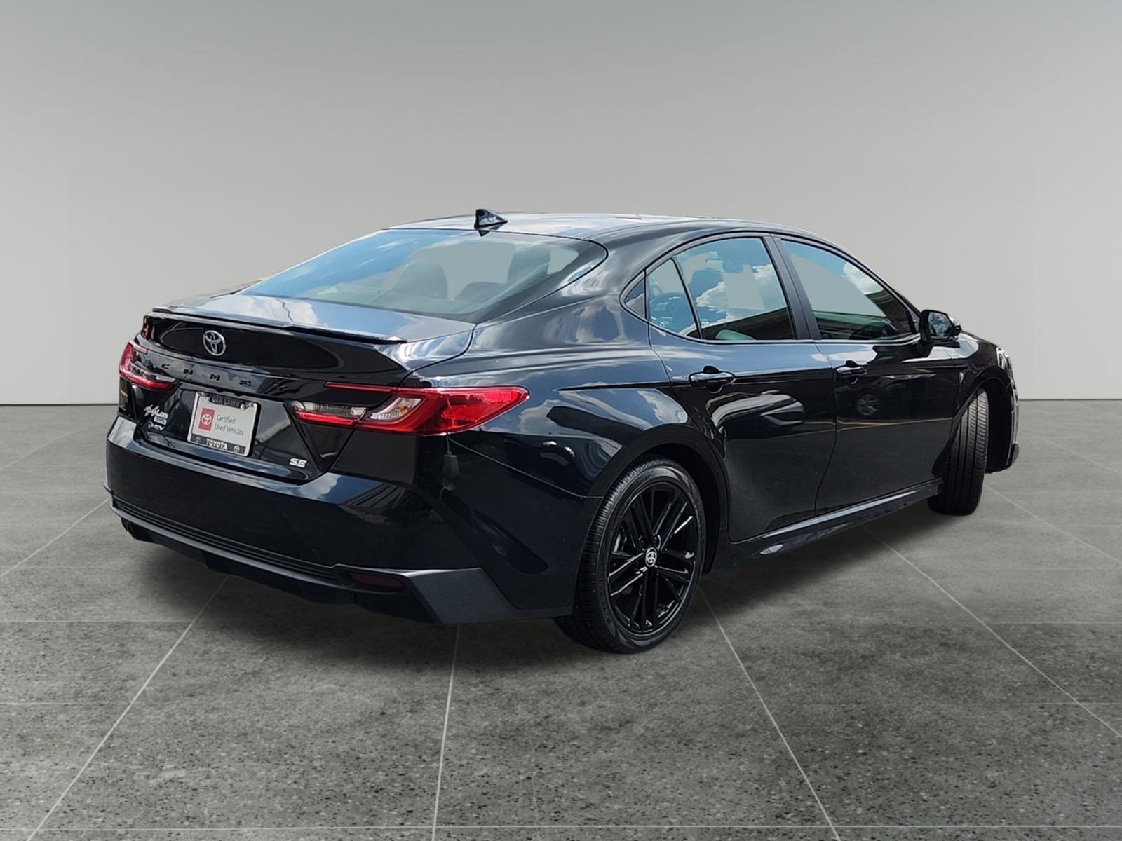 2025 Toyota Camry SE photo 7