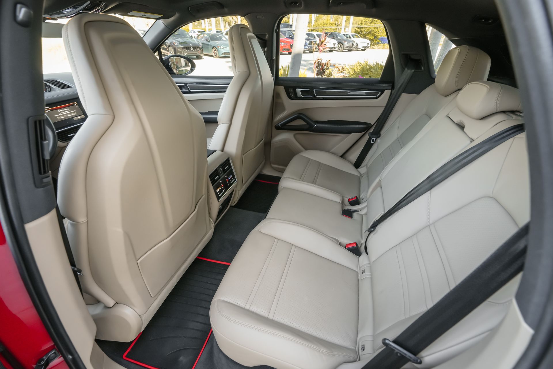 2023 Porsche Cayenne Platinum Edition photo 17