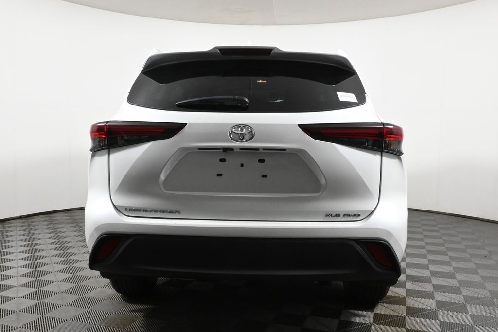 2024 Toyota Highlander XLE photo 6